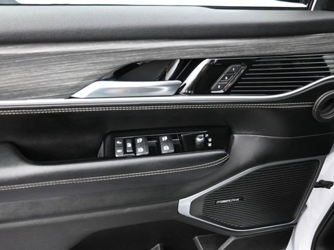 Used 2024 Jeep Wagoneer Series II w/ Flexible Seating Group image 12