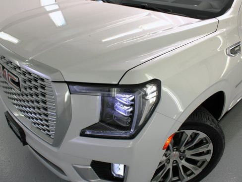 Used 2021 GMC Yukon Denali w/ Denali Premium Package image 17