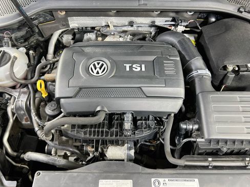 Used 2017 Volkswagen GTI SE FWD image 29