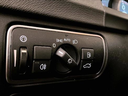 Used 2016 Volvo V60 T5 Cross Country w/ Convenience Package image 31