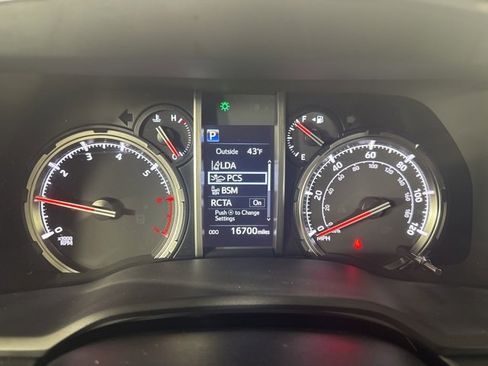 Used 2024 Toyota 4Runner TRD Off-Road Premium image 18