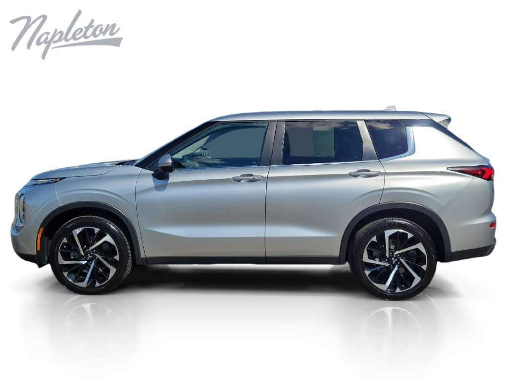 Used 2024 Mitsubishi Outlander SE AWD/4WD image 2