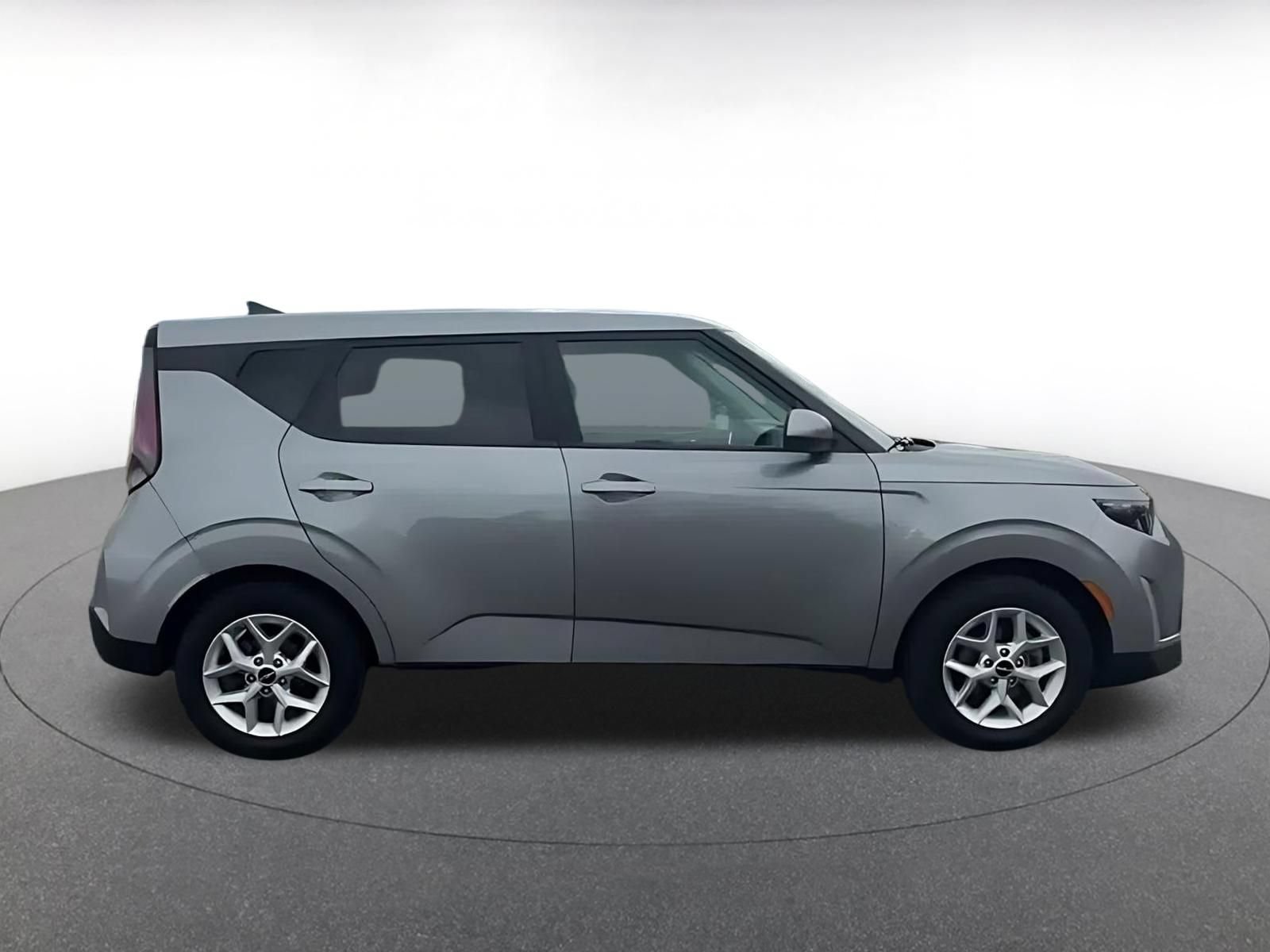 Used 2025 Kia Soul LX w/ LX Technology Package FWD image 15