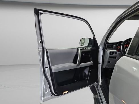 Used 2011 Toyota 4Runner SR5 w/ Premium Pkg w/Leather image 26