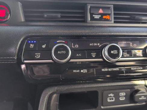 Used 2025 Honda Pilot Elite image 23