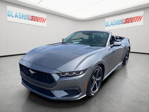 Used 2025 Ford Mustang Premium RWD image 13
