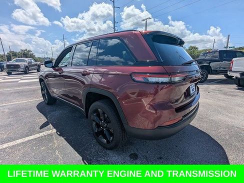 Used 2024 Jeep Grand Cherokee Altitude AWD/4WD image 7