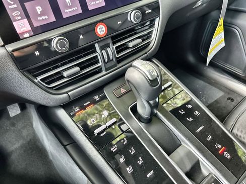 Certified 2026 Porsche Macan image 23