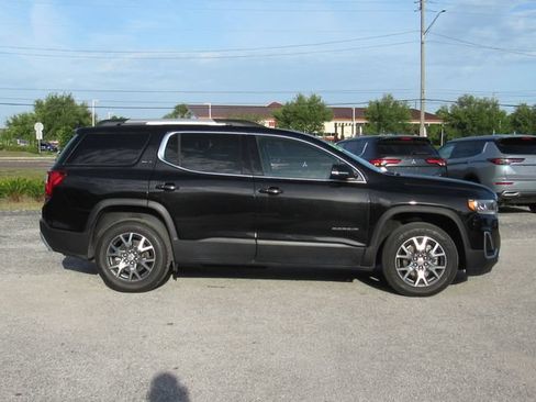 Used 2023 GMC Acadia SLT FWD image 3