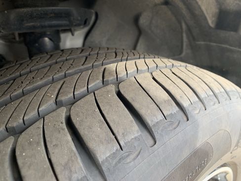 Used 2025 Volvo XC40 B5 Core image 12