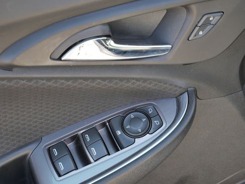 Used 2017 Chevrolet Malibu LT image 19