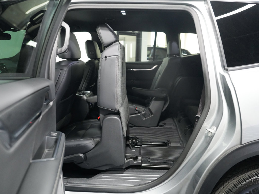 Used 2024 GMC Acadia Elevation w/ Luxury Package AWD/4WD image 31