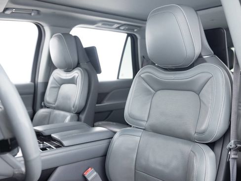 Used 2018 Lincoln Navigator Reserve w/ Technology Package image 22