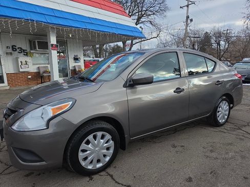 Used 2016 Nissan Versa S Plus image 2