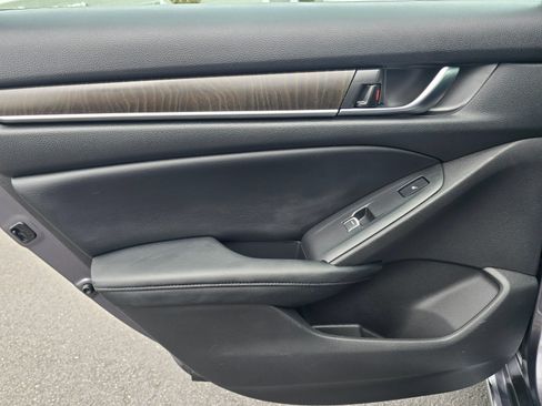 Used 2018 Honda Accord Touring image 18