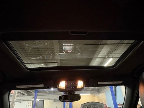 Used 2017 Jeep Grand Cherokee Altitude image 10