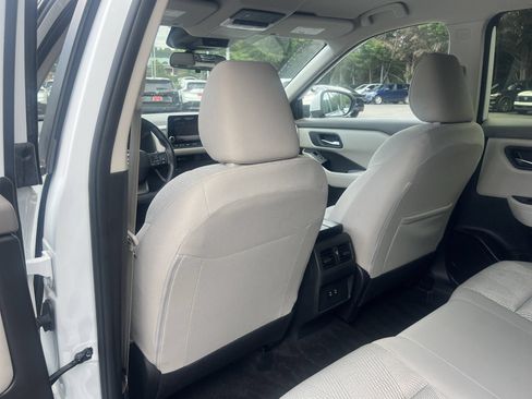 Certified 2025 Nissan Rogue SV AWD/4WD image 16