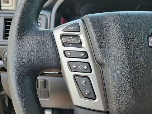 Used 2024 Nissan Titan SV AWD/4WD image 19