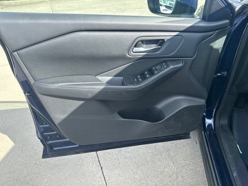 Used 2025 Nissan Rogue SV FWD image 11