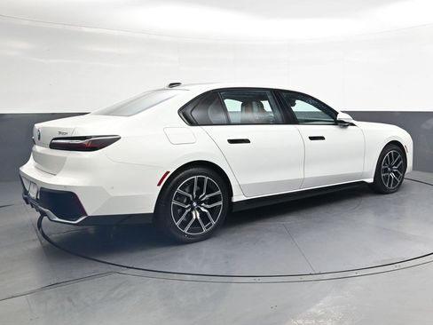 Used 2024 BMW 740i xDrive AWD/4WD image 4