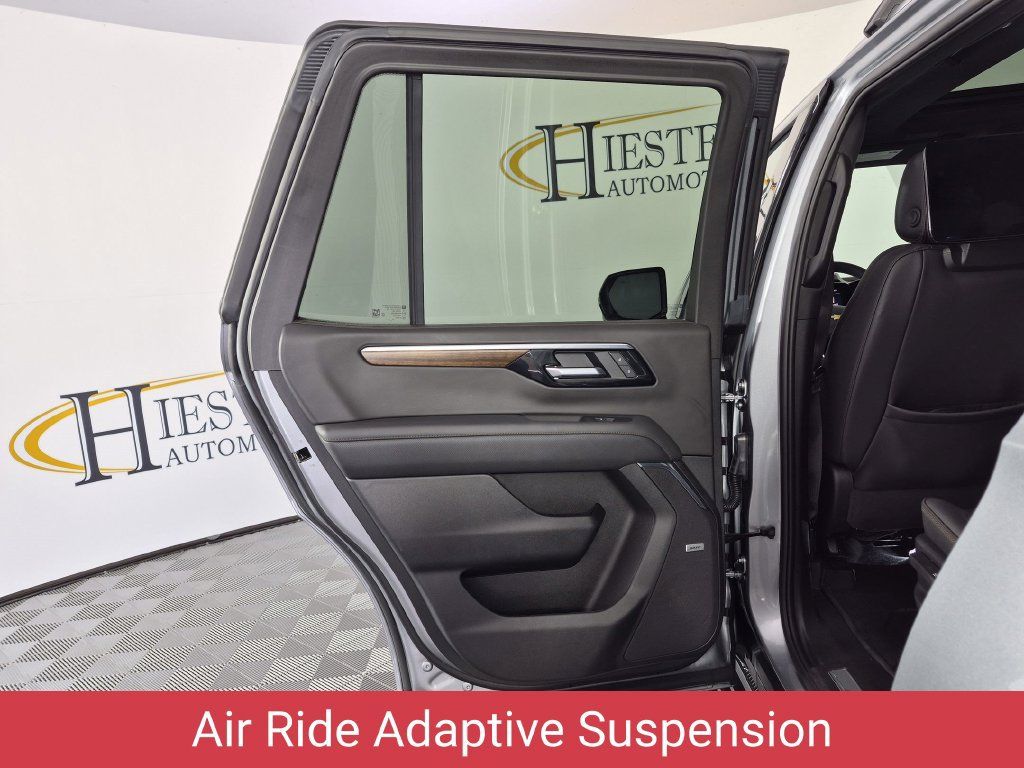 Certified 2025 Chevrolet Tahoe High Country AWD/4WD image 32