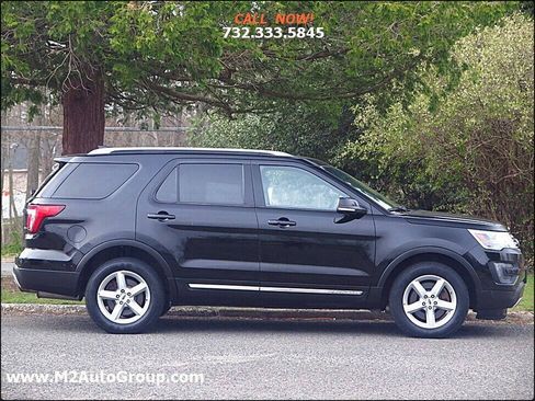 Used 2016 Ford Explorer XLT w/ Equipment Group 202A AWD/4WD image 5