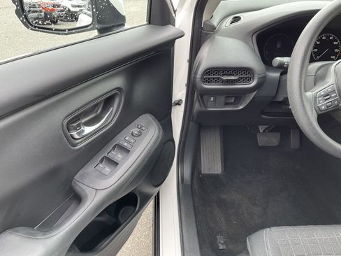 Used 2023 Honda HR-V LX image 2