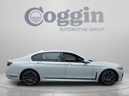 Used 2020 BMW 740i w/ M Sport Package RWD image 6