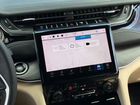 Used 2023 Jeep Grand Cherokee 4WD 4xe image 31