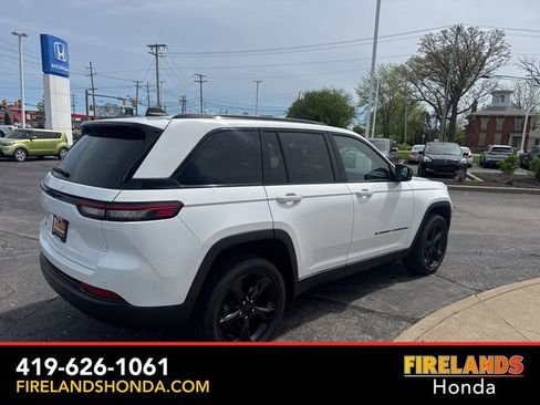 Used 2023 Jeep Grand Cherokee Altitude AWD/4WD image 5