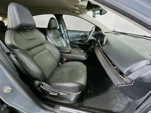 Used 2023 Nissan Ariya AWD image 32