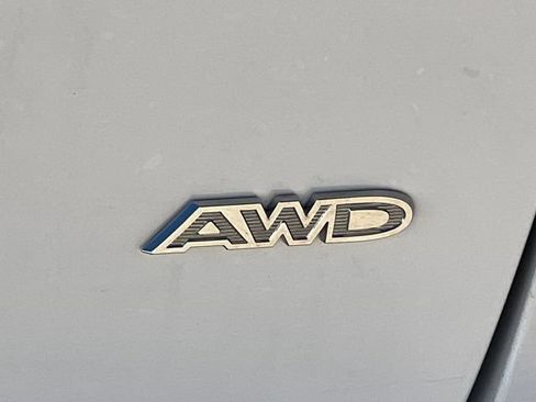 Used 2024 Chrysler Pacifica Touring-L AWD/4WD image 2
