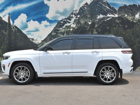 Used 2022 Jeep Grand Cherokee Summit AWD/4WD image 7