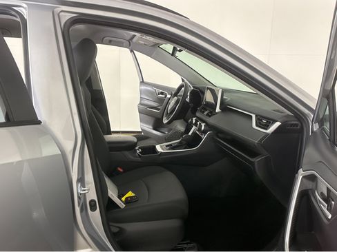 Used 2025 Toyota RAV4 XLE image 6