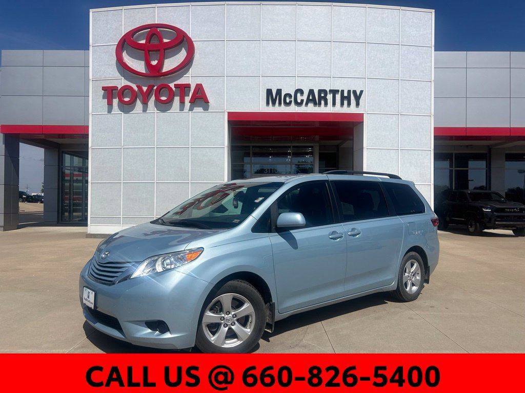 Used 2017 Toyota Sienna LE FWD image 1
