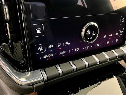 Used 2025 GMC Yukon XL Denali w/ Sun & Power Step Package AWD/4WD image 15