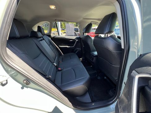 Used 2022 Toyota RAV4 XLE Premium AWD/4WD image 18