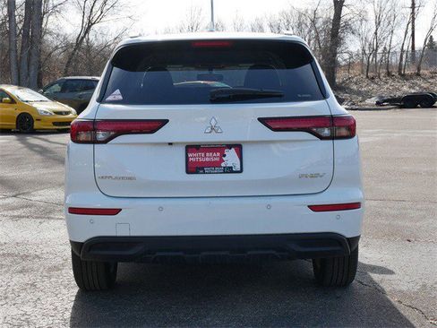 Used 2025 Mitsubishi Outlander ES image 6