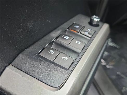 Used 2016 Toyota Tacoma Limited w/ Towing Package image 7