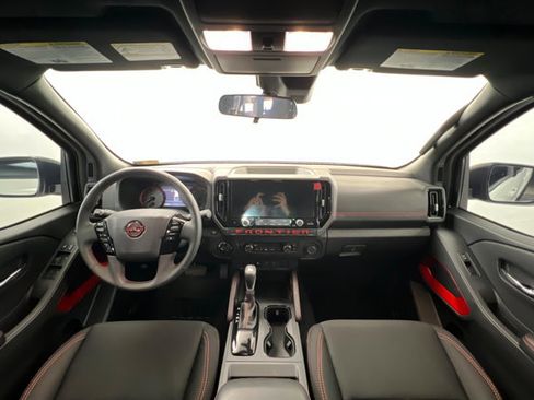 Certified 2025 Nissan Frontier PRO-4X image 9
