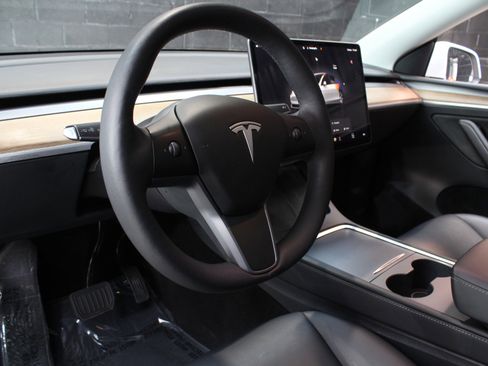 Used 2023 Tesla Model Y Long Range AWD/4WD image 24