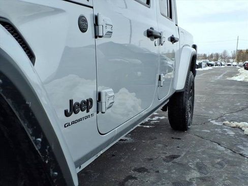 Used 2023 Jeep Gladiator Sport AWD/4WD image 33