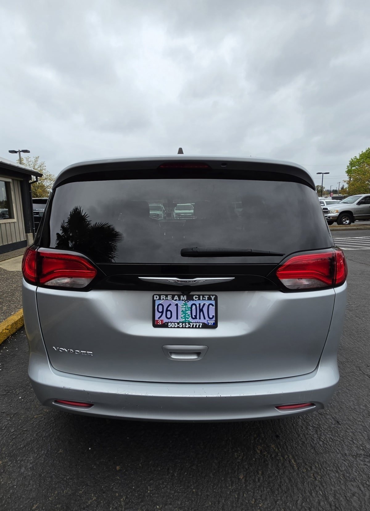 Used 2022 Chrysler Voyager LX FWD image 5