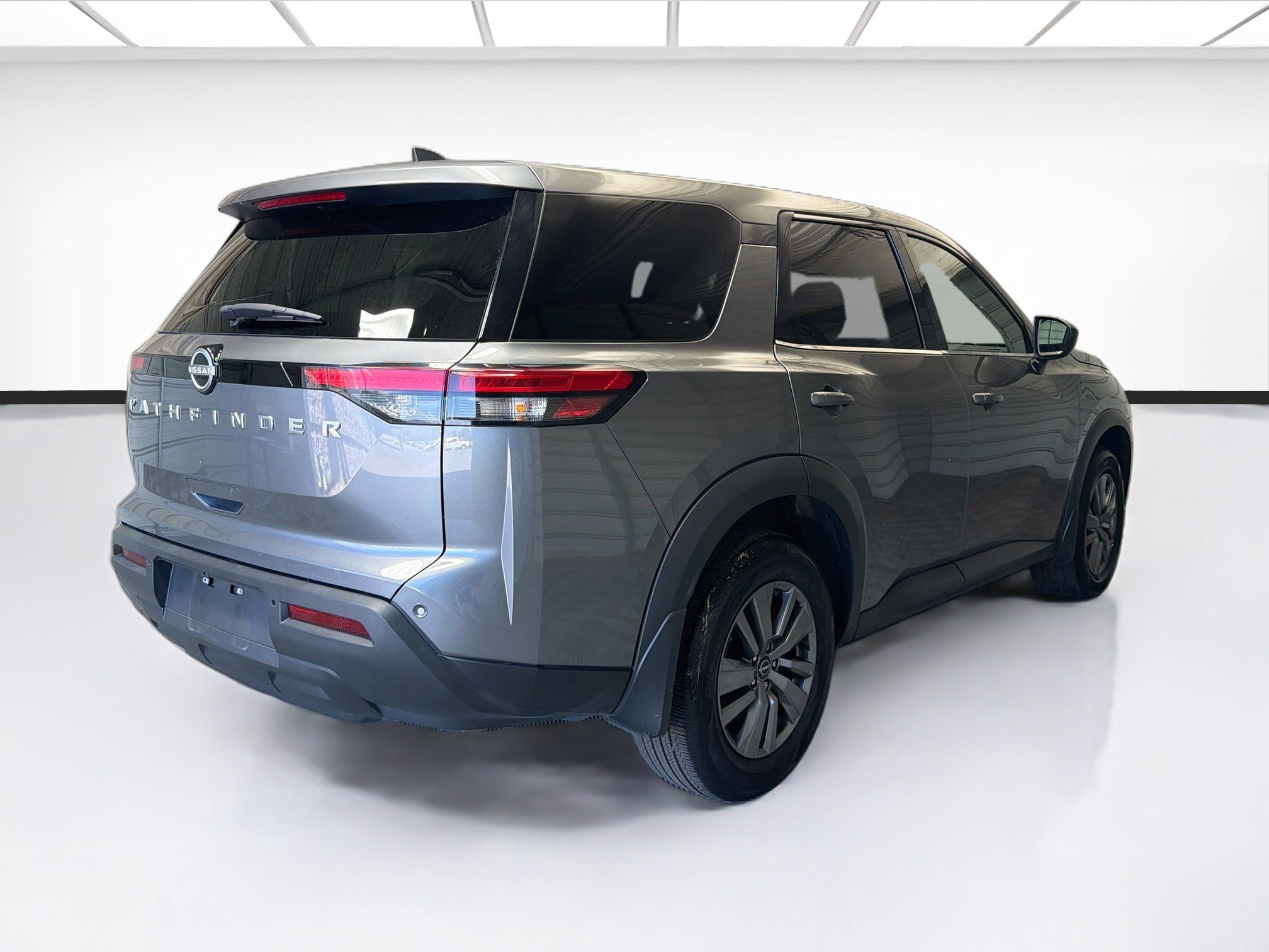 Used 2025 Nissan Pathfinder S FWD image 4
