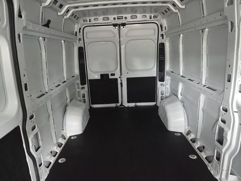 Used 2024 RAM ProMaster 2500 w/ Convenience Group FWD image 16