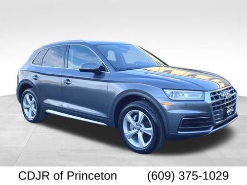 Used 2020 Audi Q5 2.0T Premium w/ Convenience Package image 1