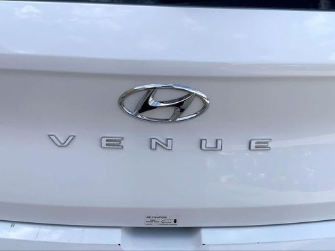 Certified 2025 Hyundai Venue SEL FWD image 32