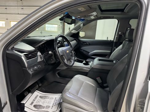 Used 2019 Chevrolet Suburban LT w/ LT Signature Package image 16