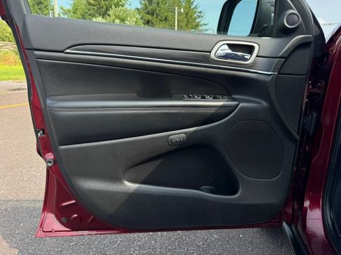 Used 2019 Jeep Grand Cherokee Limited AWD/4WD image 23