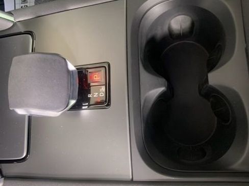 Certified 2024 Land Rover Discovery Sport Dynamic SE image 19